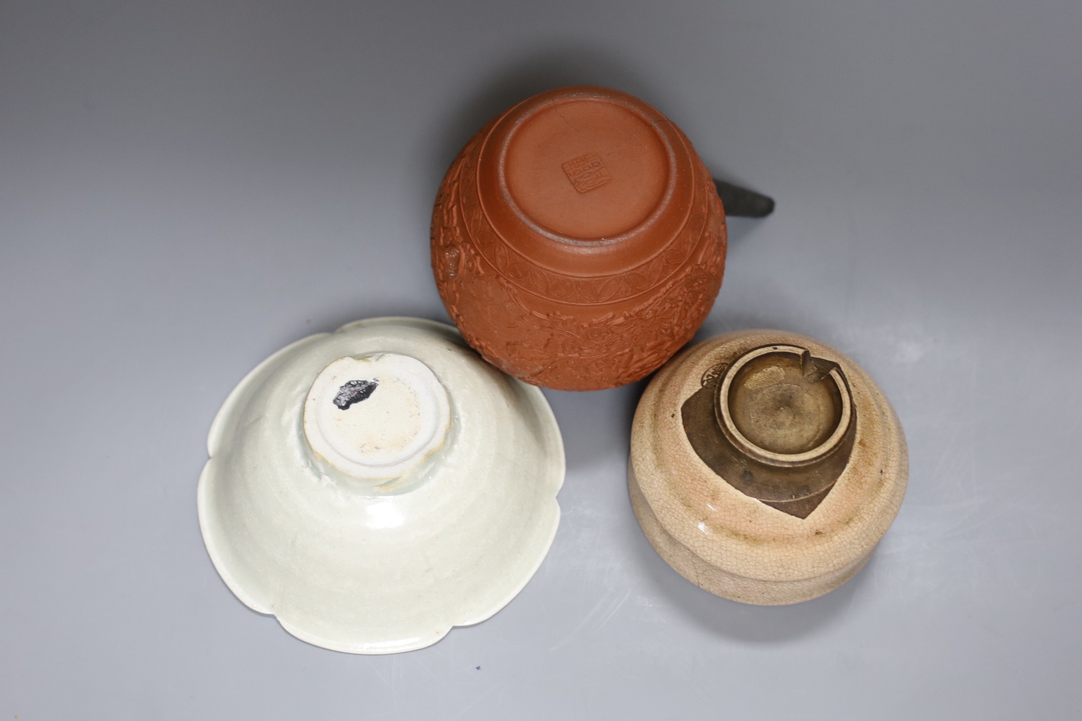 A Chinese Yixing teapot, 12cm tall, and two other Chinese ceramic bowls